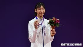 ▲杭州亞運跆拳道，林唯均不敵對手拿下銀牌，頒獎典禮也落淚。（圖／記者劉彥池攝影）