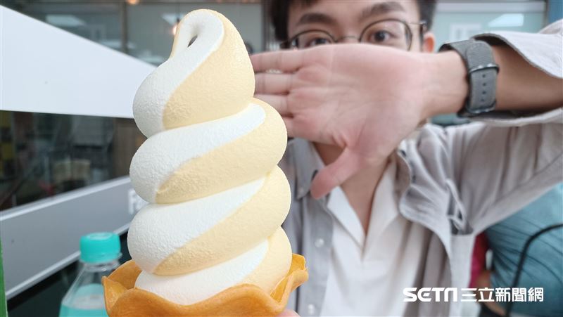 「霜淇淋」英文怎麼說？別再答ice cream
