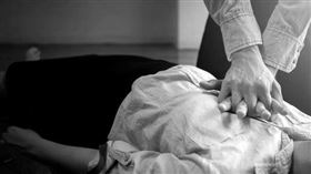 男子,學生,屏東,墜樓,CPR（示意圖／pexels）