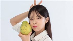 李多慧一吃愛上文旦　萌喊：我想中秋烤肉