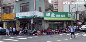 開賣啦！搶不二坊蛋黃酥婆媽大軍盛況空前(圖/翻攝畫面)