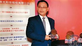台灣奈微光公司去年底舉辦產品發表會，董事長張坤昱高調出席受訪。(鏡週刊)