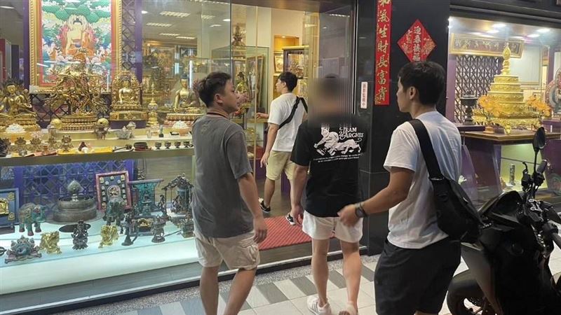 佛具店小開賣佛像　「收錢再報警」稱被偷