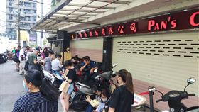 小潘蛋糕坊,鳳梨酥,中秋,排隊,板橋,新北,名店,記者莊淇鈞攝影