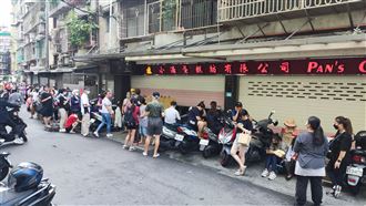 小潘鳳凰酥休息17天開賣　民眾1次買390盒