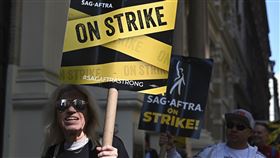 美國編劇工會罷工5個月劃下句點。(圖／美聯社／達志影像)
