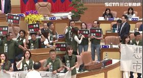 民進黨議員阻擋新北市副長劉和然上台做施政報告