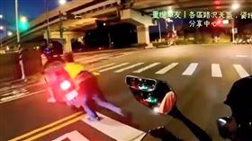 女警,盤查,甩飛,板橋,紅燈迴轉,新北,妨害公務,傷害罪