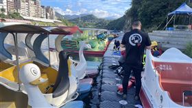 浮屍,天鵝船,新店,碧潭,新北,