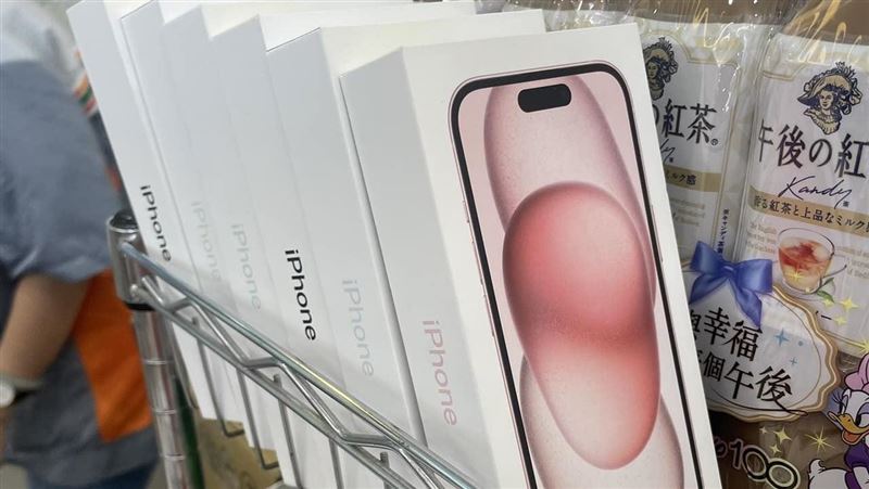 好扯！7-11整排iPhone15系列新機「開賣」