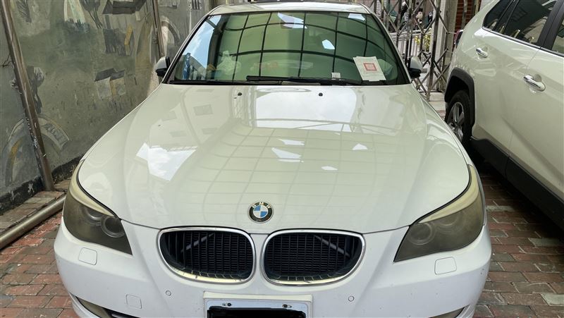 BMW停路邊不見了！車主追車發現自作自受