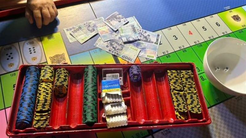 觀光夜市擺「骰寶」聚賭　分局長一看怒了