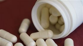 保健食品，藥瓶，藥丸，膠囊(圖／PIXABAY)