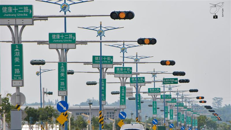 一路「健康到底」！路牌奇景曝光　網笑翻