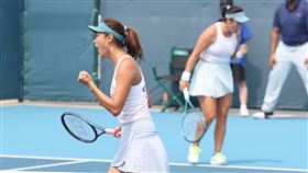 詹詠然/詹皓晴攜手擊潰印尼組合，台灣確定女雙「金包銀」。（圖／中華奧會提供）