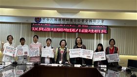 護理師護士公會全國聯合會感謝政府看見護理師辛勞加薪，但也呼籲應白夜班一視同仁，提出9點建議建請政府投資護理職場。（圖／記者簡浩正攝影）