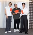 草爺為歌曲「飲未乾的酒」拍攝音樂微電影，吳思賢、陳零九跨刀相挺。（圖/記者邱榮吉攝影）