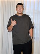 草爺出席「飲未乾的酒」MV活動。（圖／記者邱榮吉攝）