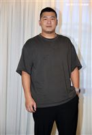 草爺出席「飲未乾的酒」MV活動。（圖／記者邱榮吉攝）