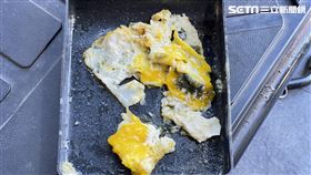 北市楊男在雜糧行購買的雞蛋居然變黑發臭。（圖／記者楊忠翰攝影）