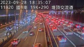 不斷更新／中秋連假前下班狂塞車！國1多路段紫爆　車速僅4公里（圖／翻攝自高公局）