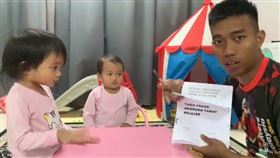 大學畢業前不交男友！爸哄幼女簽約笑翻網　（圖／翻攝自TikTok＠abah_double_sumayyah）