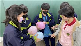 科工館開發自然科學實驗教材  讓學生動手做教育部國教署委託國立科學工藝博物館開發中小學自然科學實驗教材，並開放教師申請教學材料包，讓學生動手操作。（國教署提供）中央社記者許秩維傳真  112年9月29日