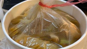 你還在用塑膠袋裝熱湯?  小心洗腎馬上找