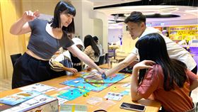 「財富自由」桌遊  助青年學理財設職涯目標為幫助青年建立理財觀，勞動部勞動力發展署北分署青年職涯發展中心諮詢師藉由「財富自由」桌遊，以遊戲的方式，帶領青年釐清金錢觀念，設定職涯目標。（勞動部勞動力發展署北分署提供）中央社記者吳欣紜傳真  112年9月29日