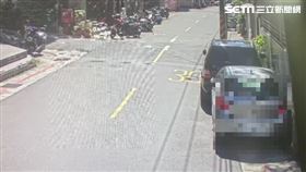 台北市北投區奇岩郵局提款機兩度遭砸。（圖／翻攝畫面）