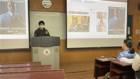 北醫迷因文化研究社介紹底圖導覽北醫迷因文化研究社規劃社團活動，安排底圖導覽介紹，讓社員瞭解用來製作哏圖（梗圖）的底圖有哪些來源、如何尋找。（黃承睿提供）中央社記者許秩維傳真  112年9月29日