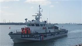 海巡艦艇,中國籍,衝撞,鐵殼漁船,記者莊淇鈞攝影