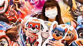 汪汪隊角色抱枕(售價399元)。（圖／影城業者提供）