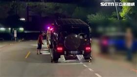 台中房仲無照開掛他車車牌的賓士G63遭警盤查。（圖／警方提供）
