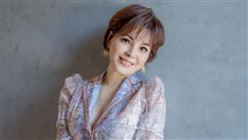 陳秀美出道推出新歌就成為八點檔《天道》片尾曲。（圖／音圓唱片提供）