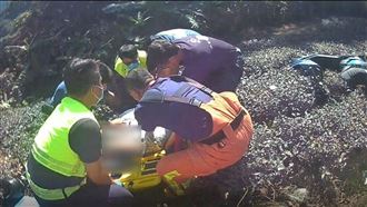 北宜騎士右側超車！下秒連人帶車噴進茶園