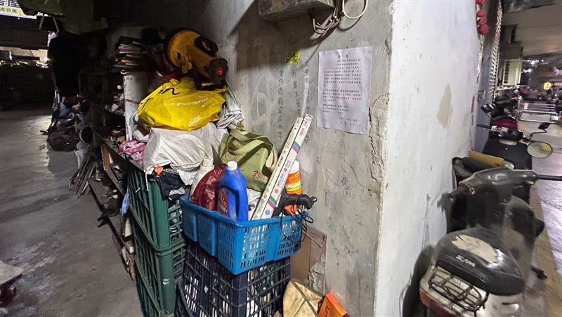 住家堆雜物被住戶貼公告　新莊男火大提告