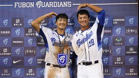 ▲林哲瑄在高國輝引退賽3安打4打點拿下單場MVP。（圖／富邦悍將球團提供）