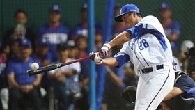 ▲高國輝在引退儀式敲出「再見全壘打」。（圖／富邦悍將提供）