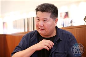 李惠仁看見不合邏輯的事，想搞懂背後原因展開調查。（圖／鏡週刊）