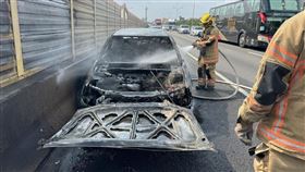 火燒車,國道,自小客車,水溫過高,路肩,消防局