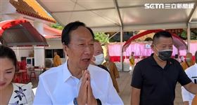 ▲郭台銘參加關西潮音禪寺三壇大戒會禮拜