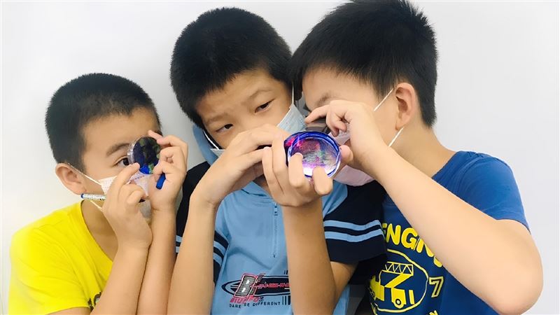學生動手操作、觀察！教育部推實驗教材包