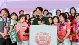 民進黨主席暨總統參選人賴清德今（1）日下午出席「台中市信賴台灣姊妹會暨青春女力團」成立大會。（圖／賴清德競辧提供)