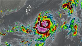 小犬恐登陸恆春！專家：一不小心變瘋狗（圖／台灣颱風論壇　天氣特急）