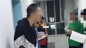 中國，蘭州甘肅，校長帶頭痛毆學生，主任叫囂：往死裡打(圖／翻攝自微博)