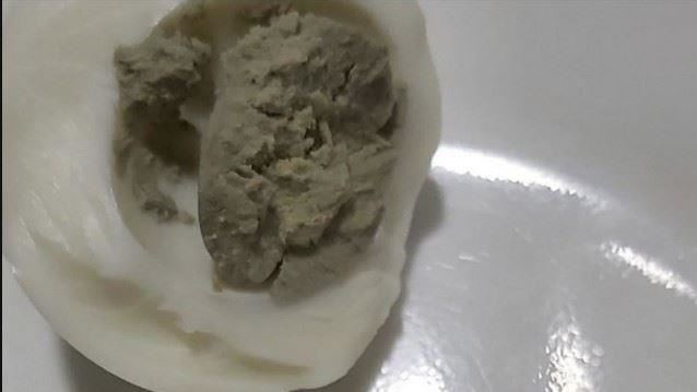 剝開水煮蛋見「灰綠蛋黃」　她：能吃嗎？