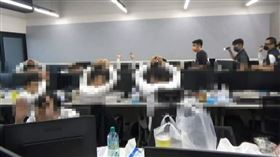 西裝筆挺進出台中七期商辦，「博奕」集團扣客，警破門攻堅逮21人 (圖／翻攝畫面)