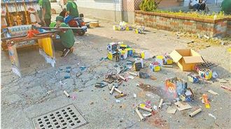 高雄廟會一路放炮！遭警開罰不痛不癢