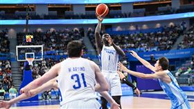 ▲阿巴西對哈薩克的比賽擔任先發，拿下18分8籃板，台灣擊敗哈薩克晉級8強。（圖／中華奧會提供）